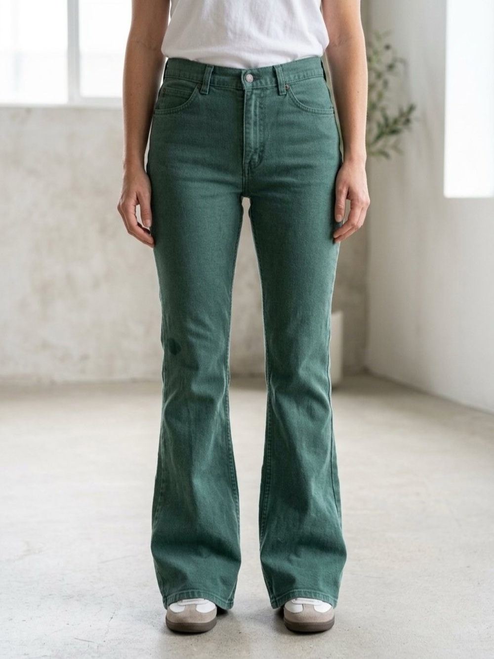 Levi’s Vintage White Tab 1970s Green Flare Jeans Size 28